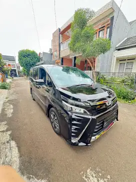 Toyota Voxy 2.0 Automatic Hitam 2020