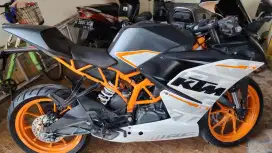 KTM RC 390 low km like new bkn ninja cbr r25