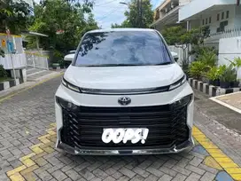 Toyota Voxy 2.0 2022