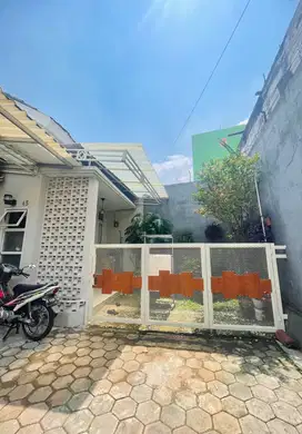 Dijual Rumah Cantik Full Furnish Siap Huni Tinggal Bawa Baju di Jaktim