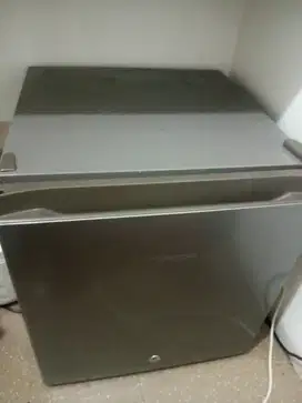 Kulkas mini Hisense