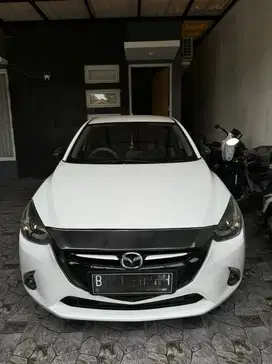 DIJUAL MAZDA AUTOMATIC WHITE HIGH SKYACTIV