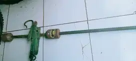 Timbangan besi panjang