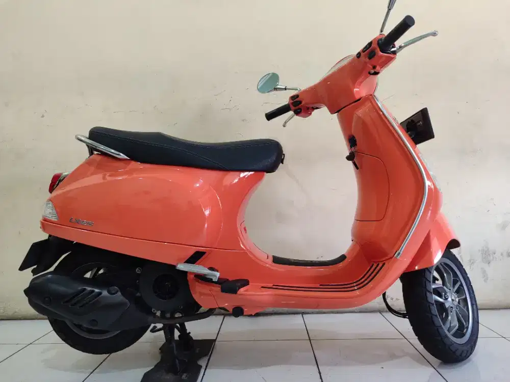 PIAGGIO Vespa LX125 orange 2022 LIKE NEW mulus terawat siap pakai...