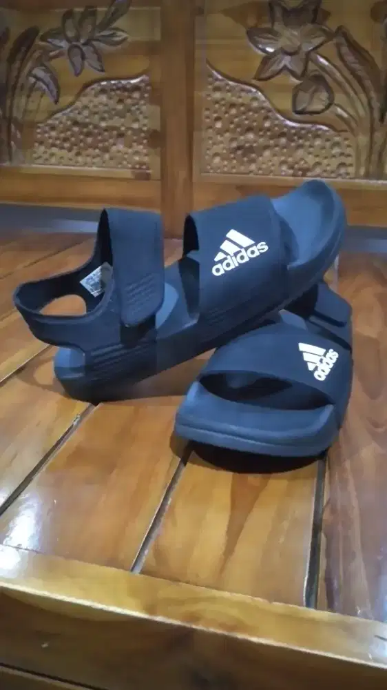 Sepatu sendal Adidas Adilette Original