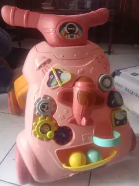 Mainan belajar jalan anak