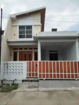 Di jual rumah konsep mezzanine