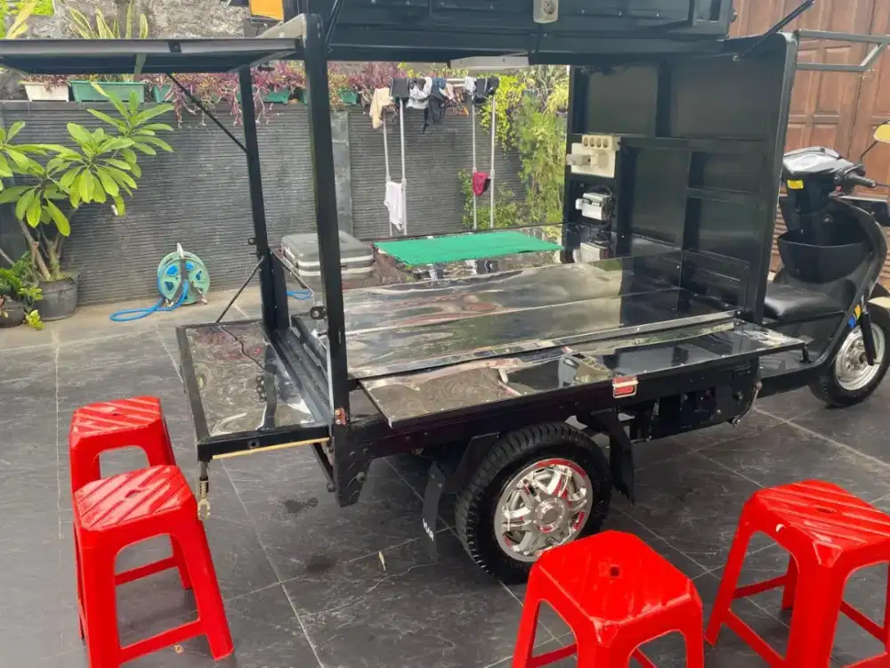 MOKO Motor Toko, Motor Cafe, Kuliner