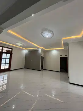 DISEWAKAN / DIKONTRAKAN RUMAH MEWAH LUAS DI KOMPLEK PURWOMARTANI