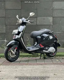 Piaggio Vespa Sprint Carbon 150 Iget ABS Facelift Tahun 2018 Warna Hit
