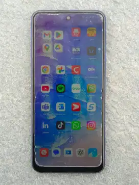 Tecno Pova 4 - RAM 8/128gb 6000mAh