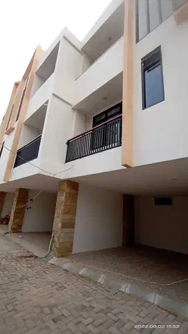 RUMAH MURAH 3 LANTAI DALAM CLUSTER DI TEBET JAKARTA SELATAN