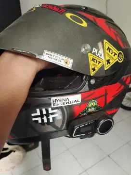 Dijual Helm KYT beserta intercom.