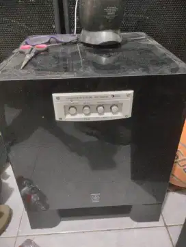 Amplifier speaker subwoofer