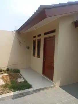 Dijual Rumah Strategis Bagus di  Bulevard Hijau Harapan Indah  Bekasi