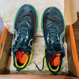 WTS Sepatu Lari Ortuseight hyperglide 3.0 Size EU 45 - Mulus 95%