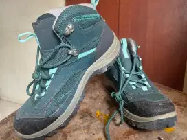 Quechua Sepatu Hiking
