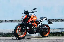 KTM DUke390 ABS like new mesin sehat bodi mewah elegan siap gas