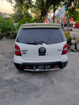 Grand Livina ' AT 2012 Putih mobil pribadi