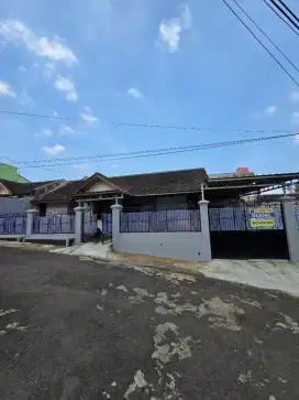 Rumah Murah dan Luas di komplek Bumi Emas posisi di hook