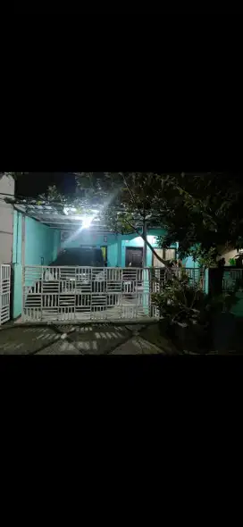 Di sewakan/dijual rumah di komplek bumi puspa kencana E18,