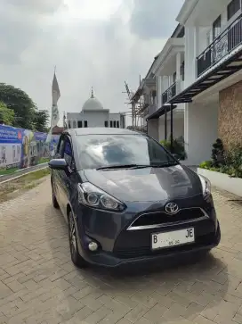 Toyota Sienta V 2018 Automatic 
Kondisi Istimewa Siap Pakai