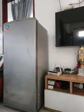 Freezer ASI merk Sharp