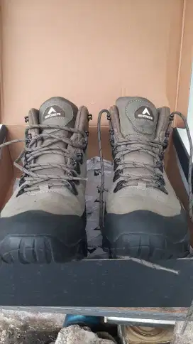 Sepatu hacking eiger ori