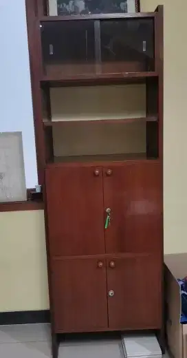 Lemari jati tua