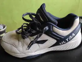 SEPATU BADMINTON ULTRA SPEED