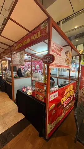 Penjaga stand bazzar GANCIT MALL