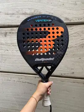 BULLPADEL VERTEX 04 HYBRID 2025