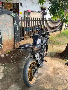 CBR 150R TAHUN 2019 KONDISI MINUS PEMAKAIAN