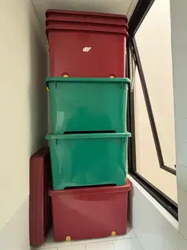 Box container 95 lt, kondisi seperti baru.