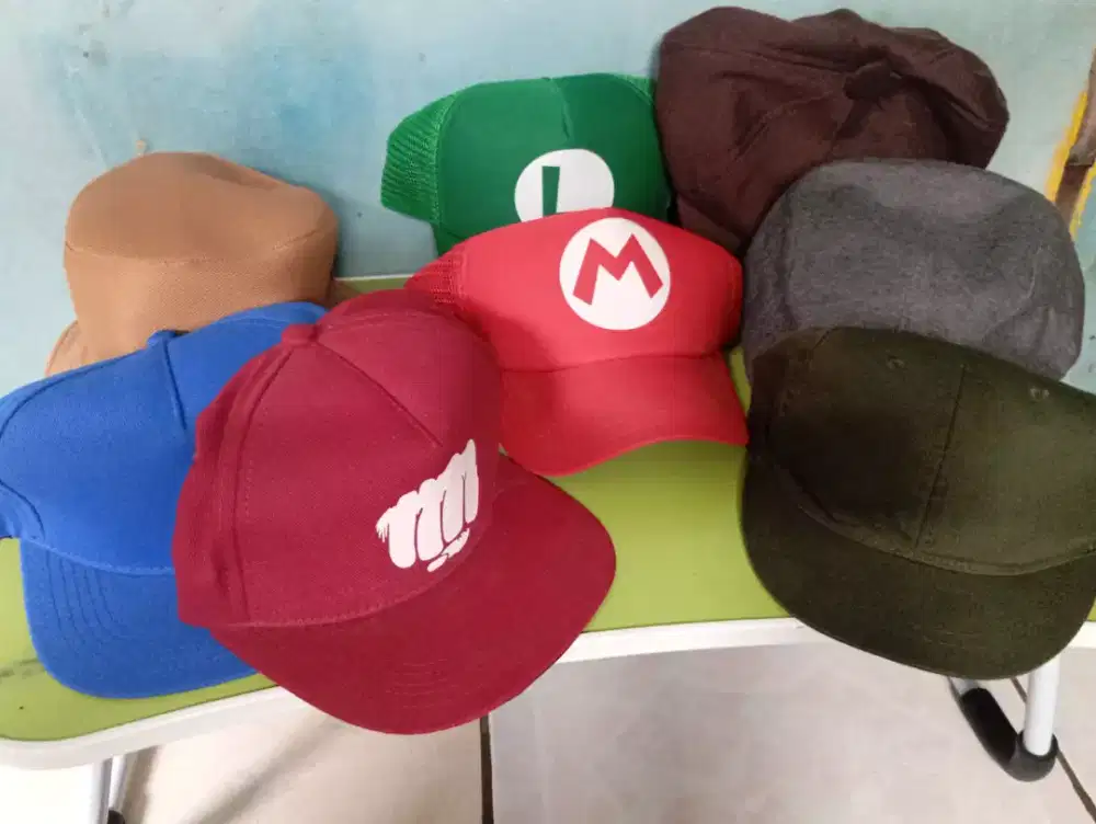 Topi snapback dan tracker