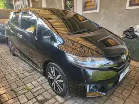 DIJUAL Honda JAZZ RS AT CASH