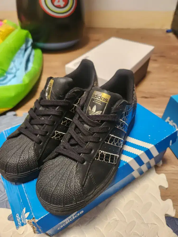 Jual sepatu casual original mewah