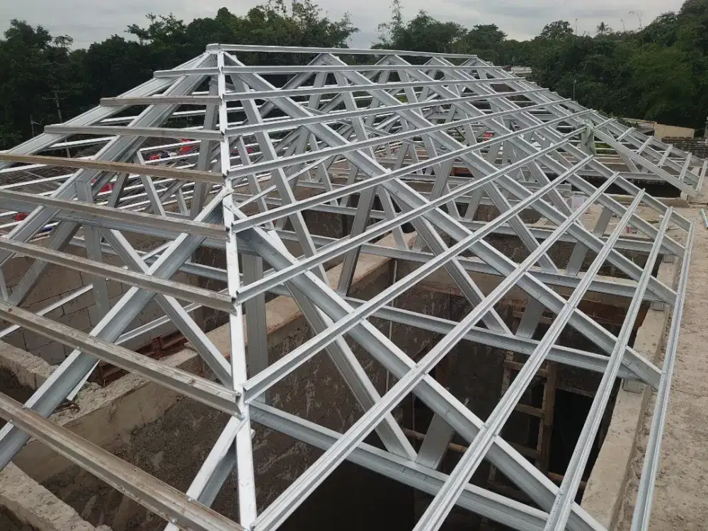 Pemasangan baja ringan dan renovasi atap