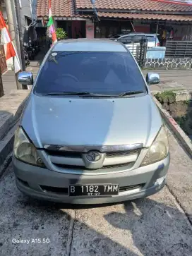 Innova 2.0 V Matik  bensin 2005