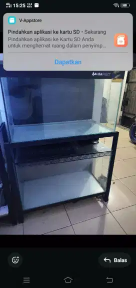 Dijual aquarium ada 2 beserta mejanya y,nego