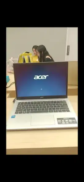Laptop Acer  ram 8+256