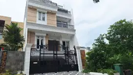 DIJUAL Rumah Mewah PIK 8x30 4 Lantai . Bangunan Kontraktor Furnshed