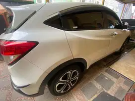 Jual Mobil HRV E CVT 2020 warna Putih