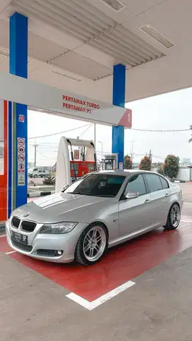 DI JUAL BMW E90 320i LCI 2009