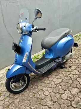 Vespa Primavera 2015, plat B warna Biru