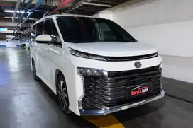 2022 Toyota Voxy 2.0 FACELIFT TSS tdp 8jt