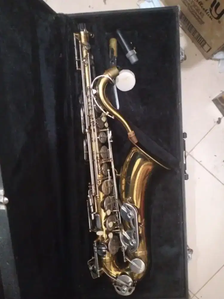 Saxofone tenor Lincoln