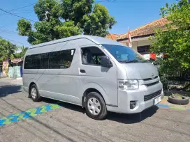 TOYITA HIACE 3.0 COMUTER M/T 2024