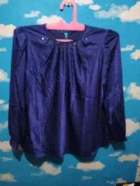 blouse biru lengan panjang