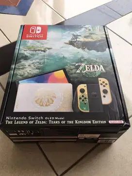 Nintendo Switch OLED - Zelda: Tears of The Kingdom Edition + Pouch